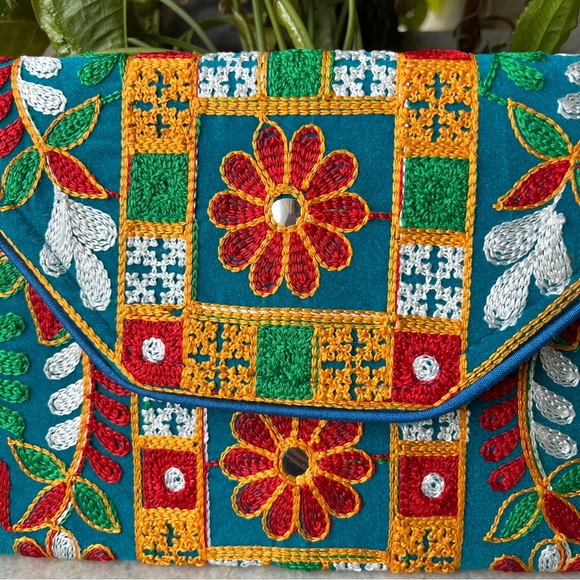 NWOT Multicolour Embroidered Two Way Bag - Picture 3 of 7